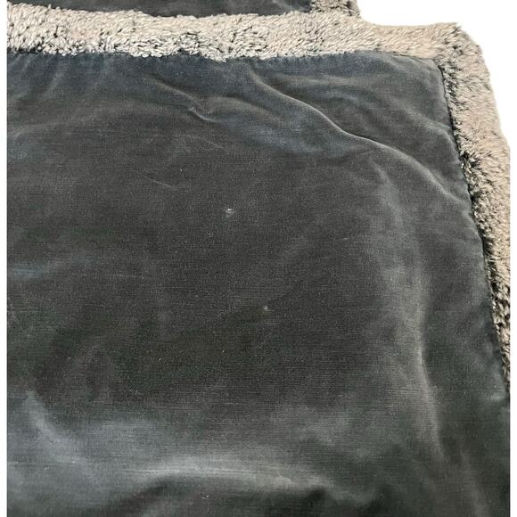 Pottery Barn Pillow Cover Set of 2 Velvet And Faux Fur Trim 20"x 20” Gray - Picture 4 of 10